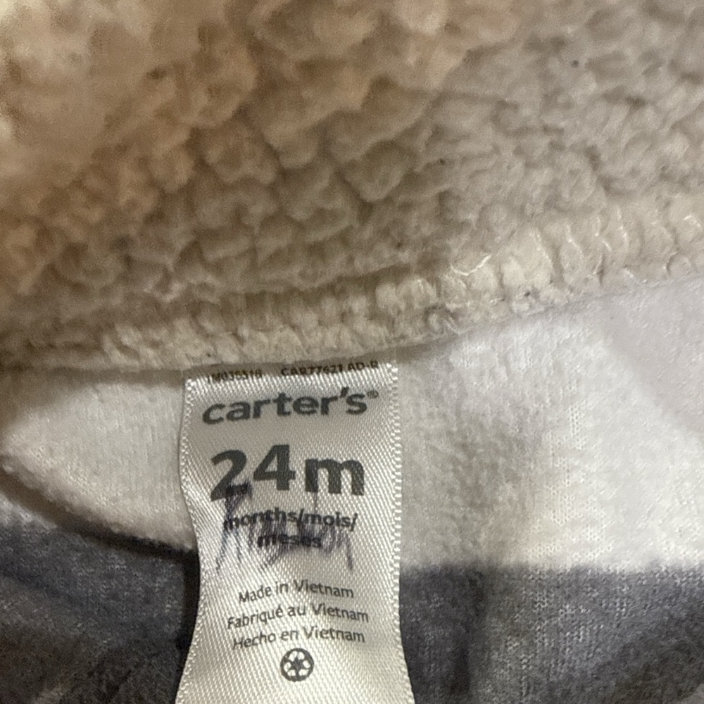 6/20 🎉 Carter's Gray and White Striped Sweater - Picture 2 of 3
